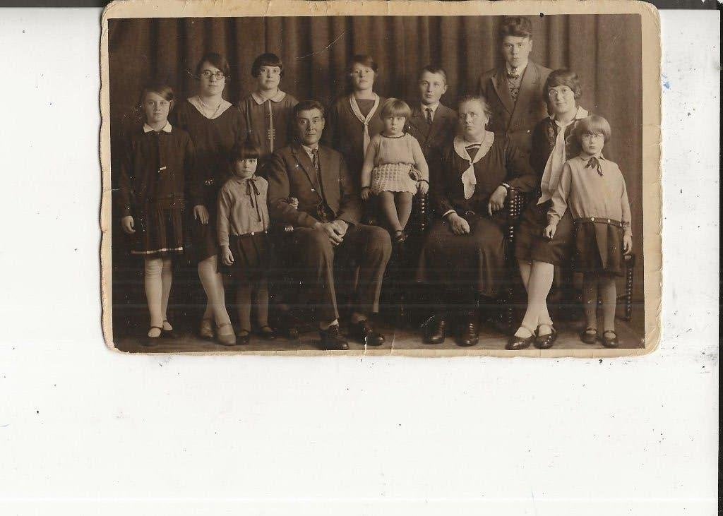 Wateringen Gezin van Koos v d Berg-Kok 12 personen Fotokaart, Ophalen of Verzenden, Voor 1920, Ongelopen, Zuid-Holland