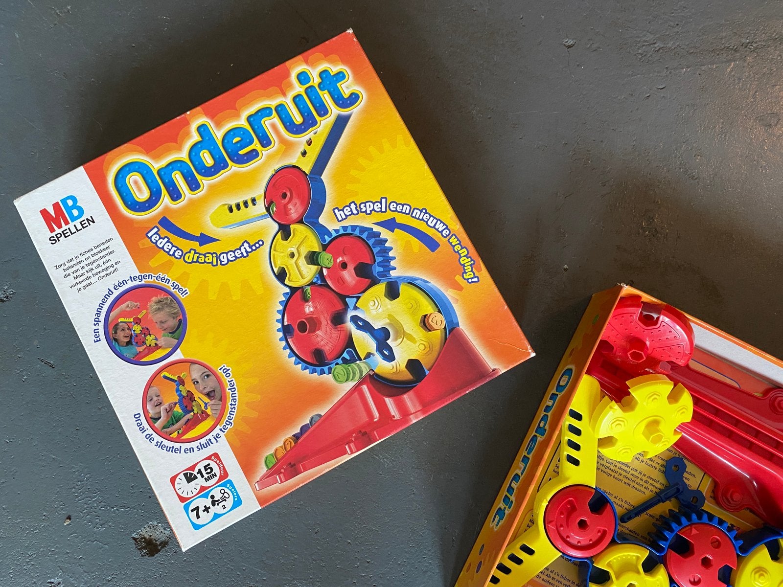Onderuit - MB spellen, Ophalen of Verzenden, Zo goed als nieuw