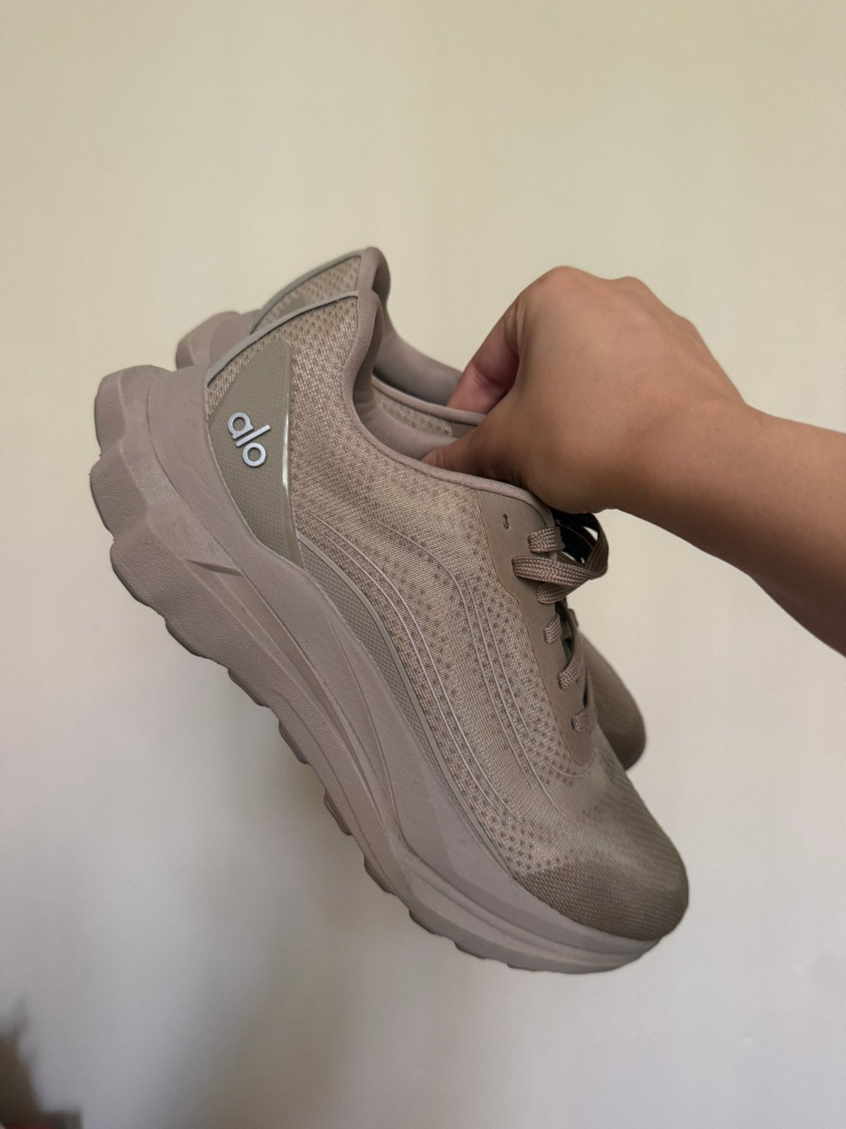 ALO runners, Kleding | Dames, Schoenen, Ophalen of Verzenden, Zo goed als nieuw, Zwart, Sneakers of Gympen