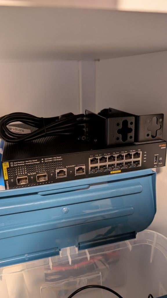 Aruba R8N89A 12 ports PoE switch, Computers en Software, Netwerk switches, Ophalen of Verzenden