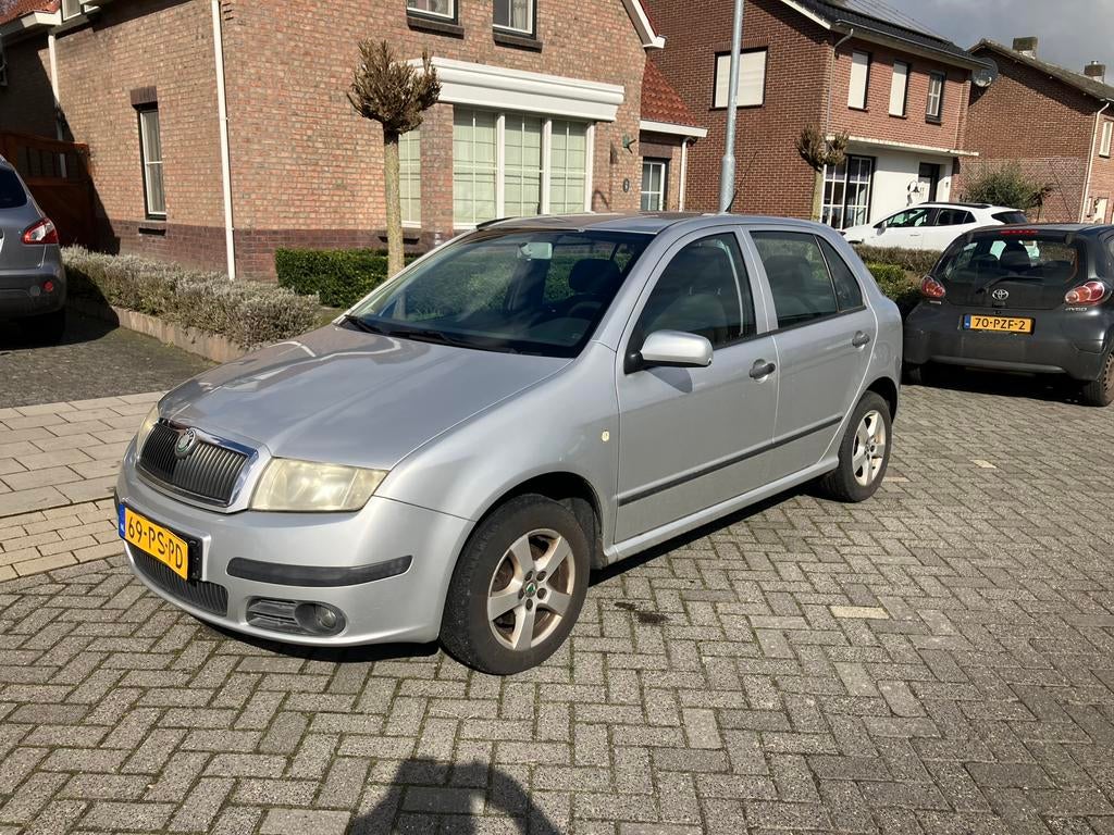 Skoda Fabia 1.4 55KW 2005 Grijs Airco Centraal Vergrendeling, Auto's, Voorwielaandrijving, 4 cilinders, Origineel Nederlands, Particulier