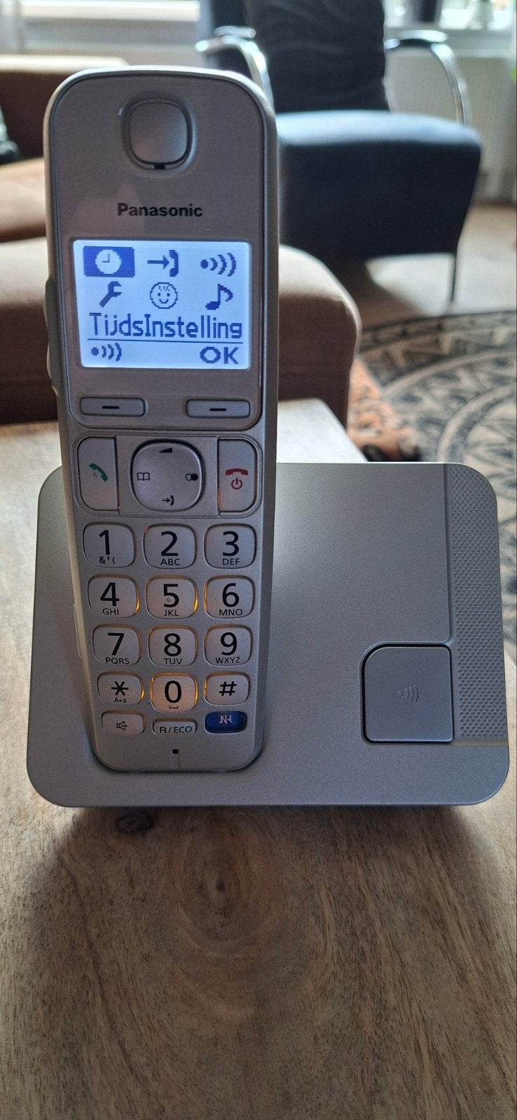 Panasonic Seniorentelefoon KX-TGE210NL - Grote Toetsen, Telecommunicatie, Ophalen, Gebruikt, 1 handset
