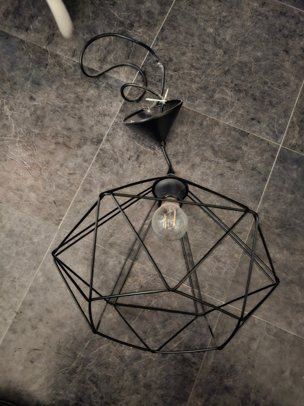 Zwarte draadlamp - Modern en stijlvol, Huis en Inrichting, Gebruikt, Verzenden, E27 (groot), Modern, Geometrisch