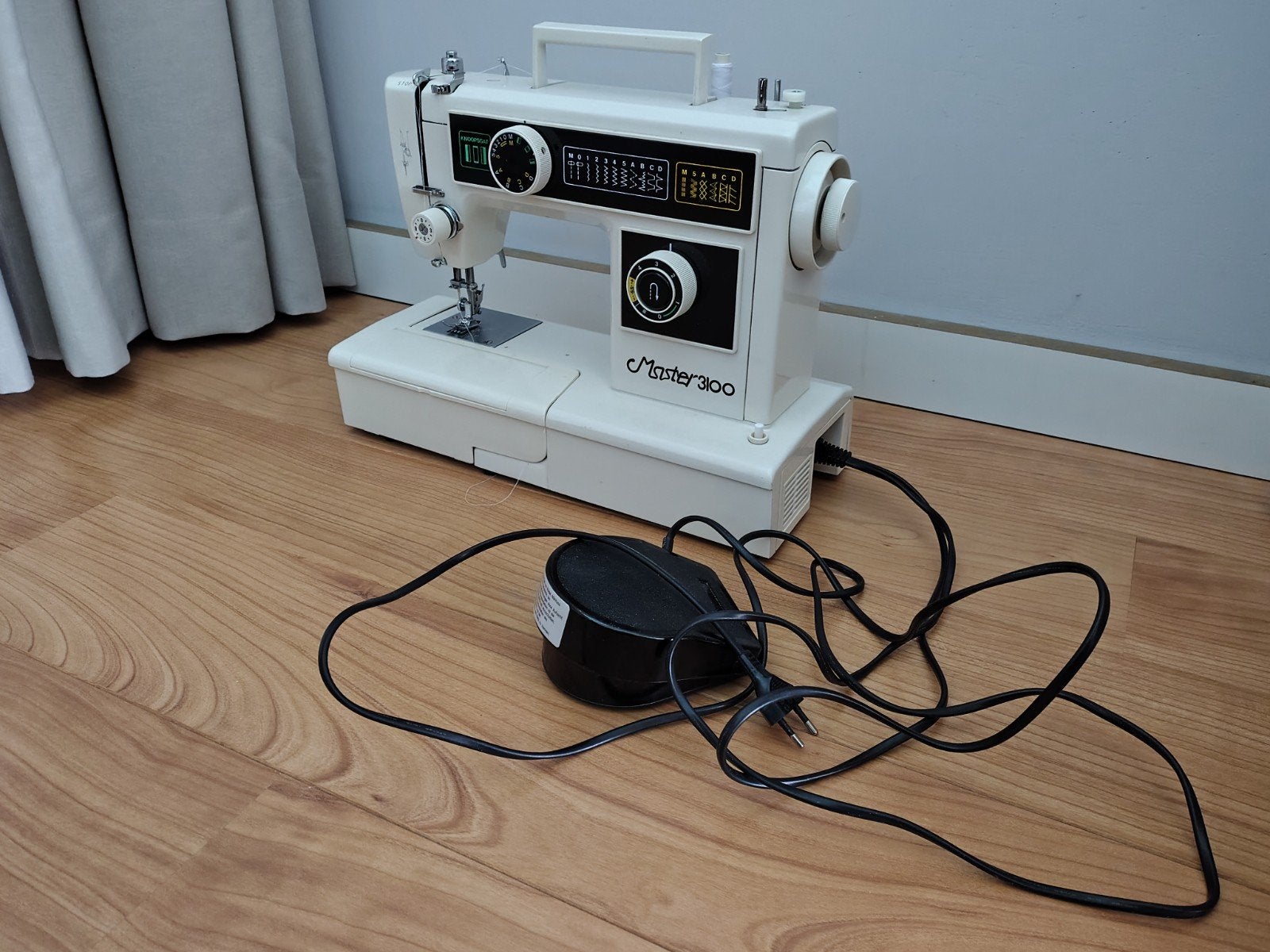 naaimachine Master 3100 met voetpedaal en beschermhoes., Ophalen, Gebruikt, Naaimachine, Overige merken
