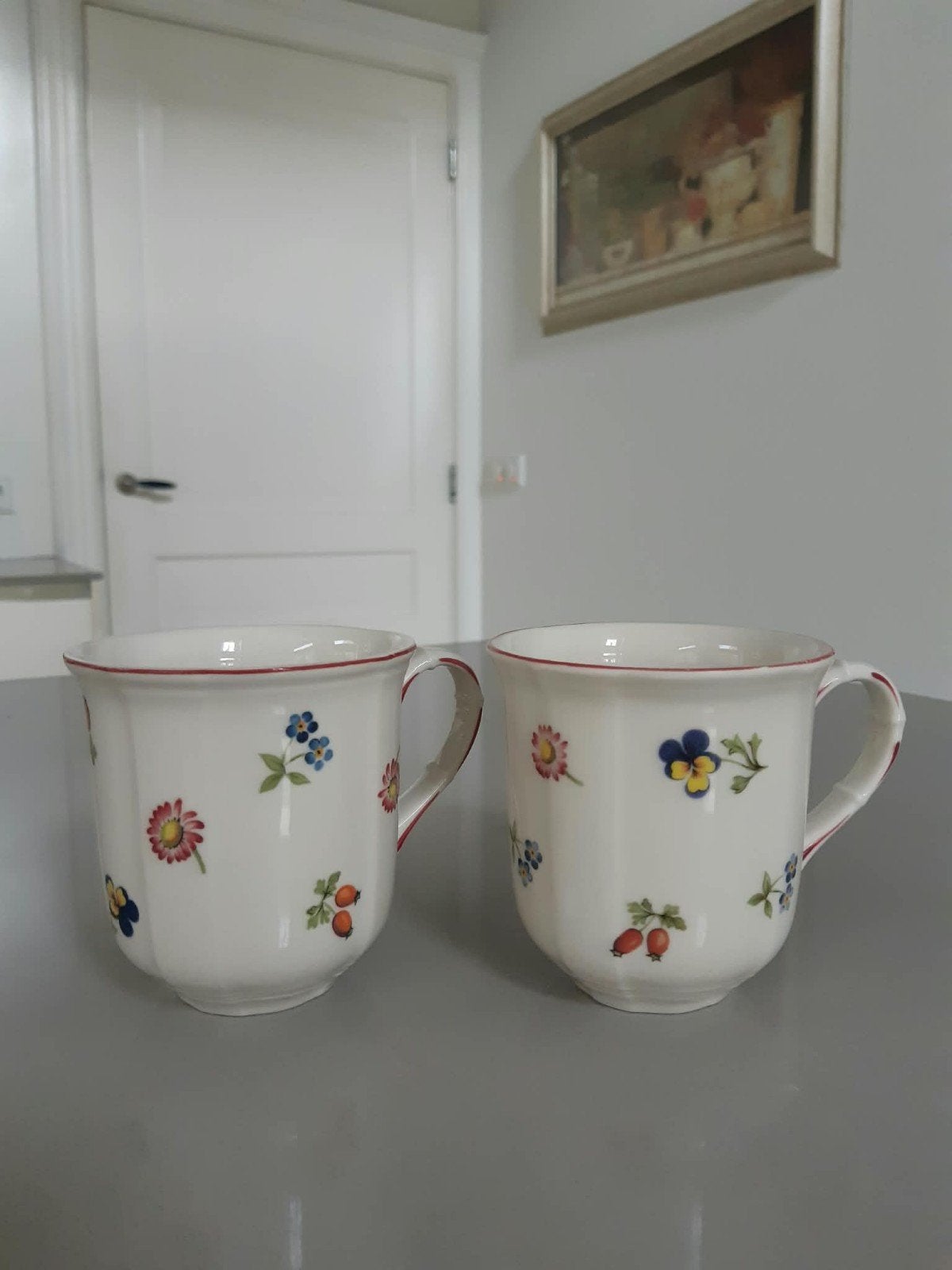 2 Mokken Villeroy en Boch Petite Fleur, Ophalen of Verzenden, Zo goed als nieuw, Overige stijlen, Kop(pen) en/of Schotel(s)