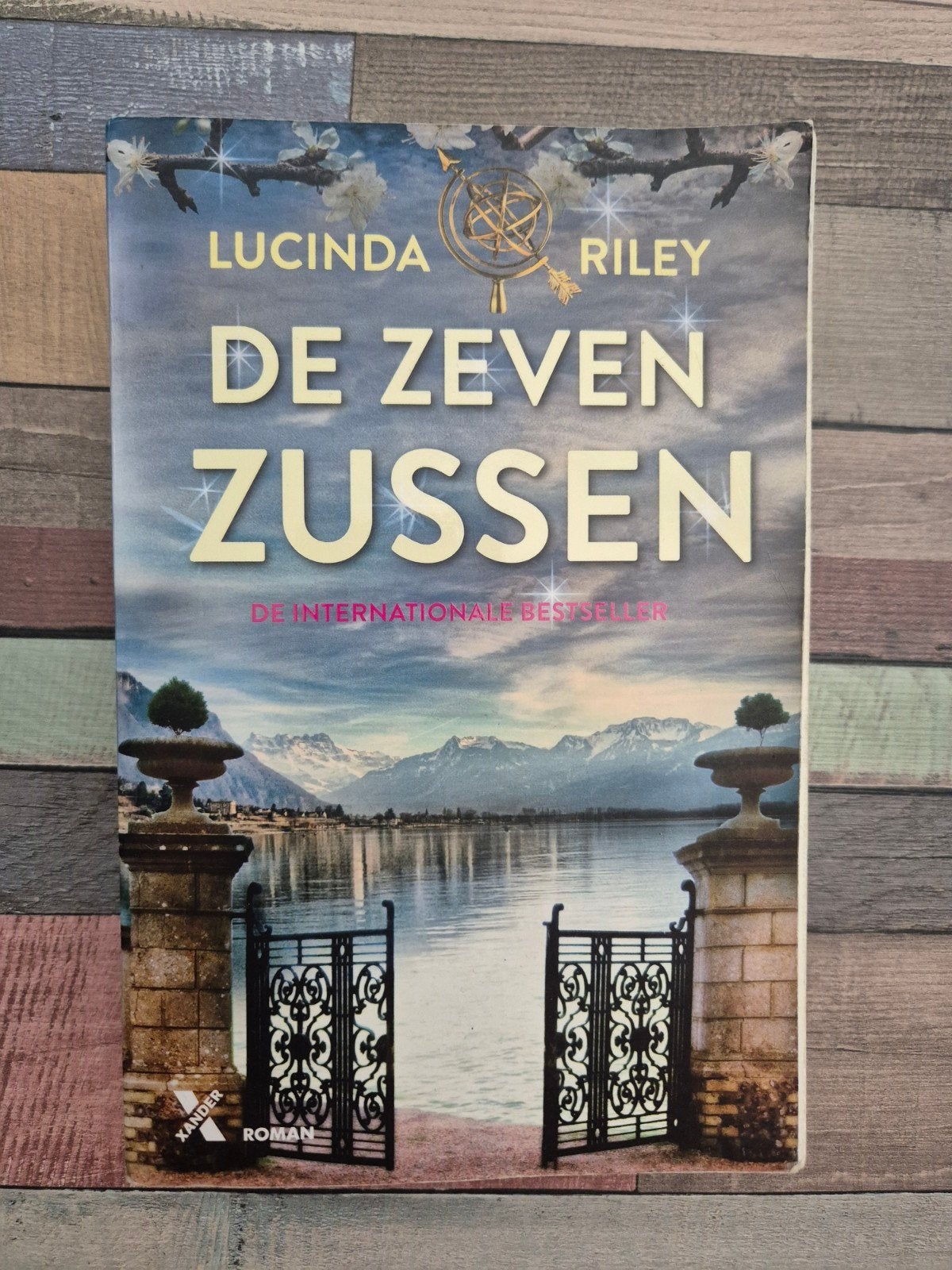 De Zeven Zussen - Lucinda Riley (Zo goed als nieuw), Ophalen of Verzenden, Zo goed als nieuw, Lucinda Riley, Nederland