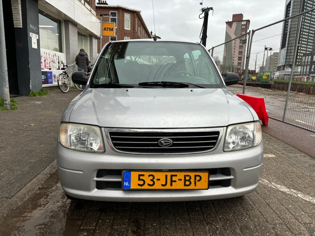 Daihatsu Cuore 1.0 STI AUT 2002 Grijs stuurbekrachtiging usb, Auto's, Dealer onderhouden, 600 kg, 18 €/maand, Cuore
