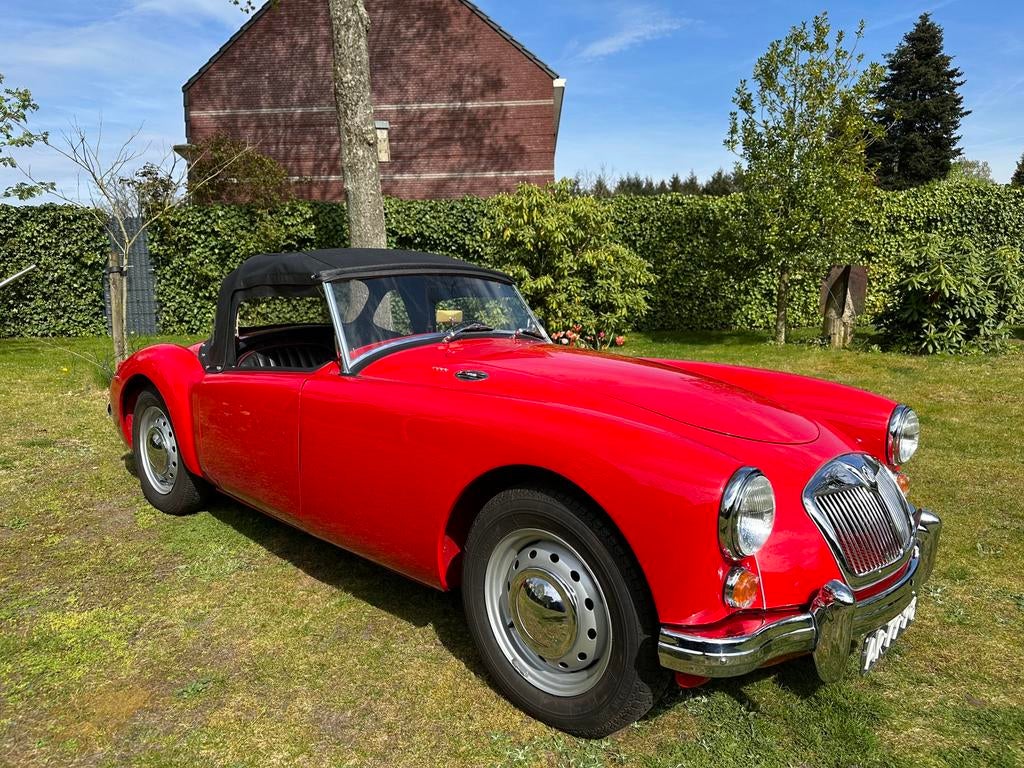 MG MGA 1600 Cabriolet 1960 Chariot Red, Auto's, Achterwielaandrijving, Zwart, Cabriolet, Leder