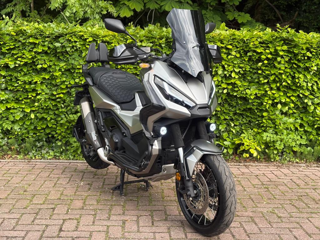 Honda X-ADV 750 | 2021 | A | Akrapovic | Vol opties!, Motoren, Motoren | Honda, 750 cc, 2 cilinders, Rivium Boulevard 201-234 (Level 11) 2909 LK Capelle aan den IJssel