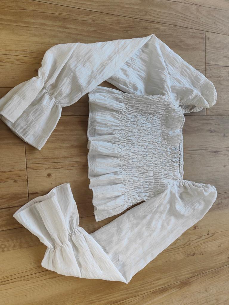 Shein Witte Smocked Crop Top met Lange Mouwen - Maat XS, Wit, Ophalen of Verzenden, Zo goed als nieuw, Lange mouw