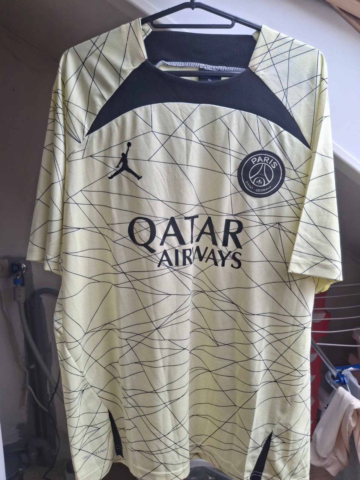 PSG shirt maat XL Nieuw geel zwart, Sport en Fitness, Maat XL, Ophalen of Verzenden, Nieuw, Shirt