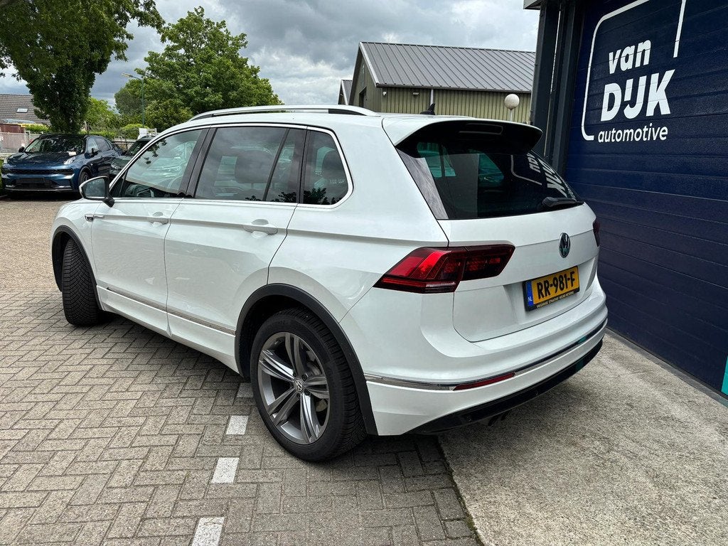 Volkswagen Tiguan 1.4 TSI ACT Highline Panoramadak Trekhaak, 12 maanden, 4 cilinders, Alcantara, Wit