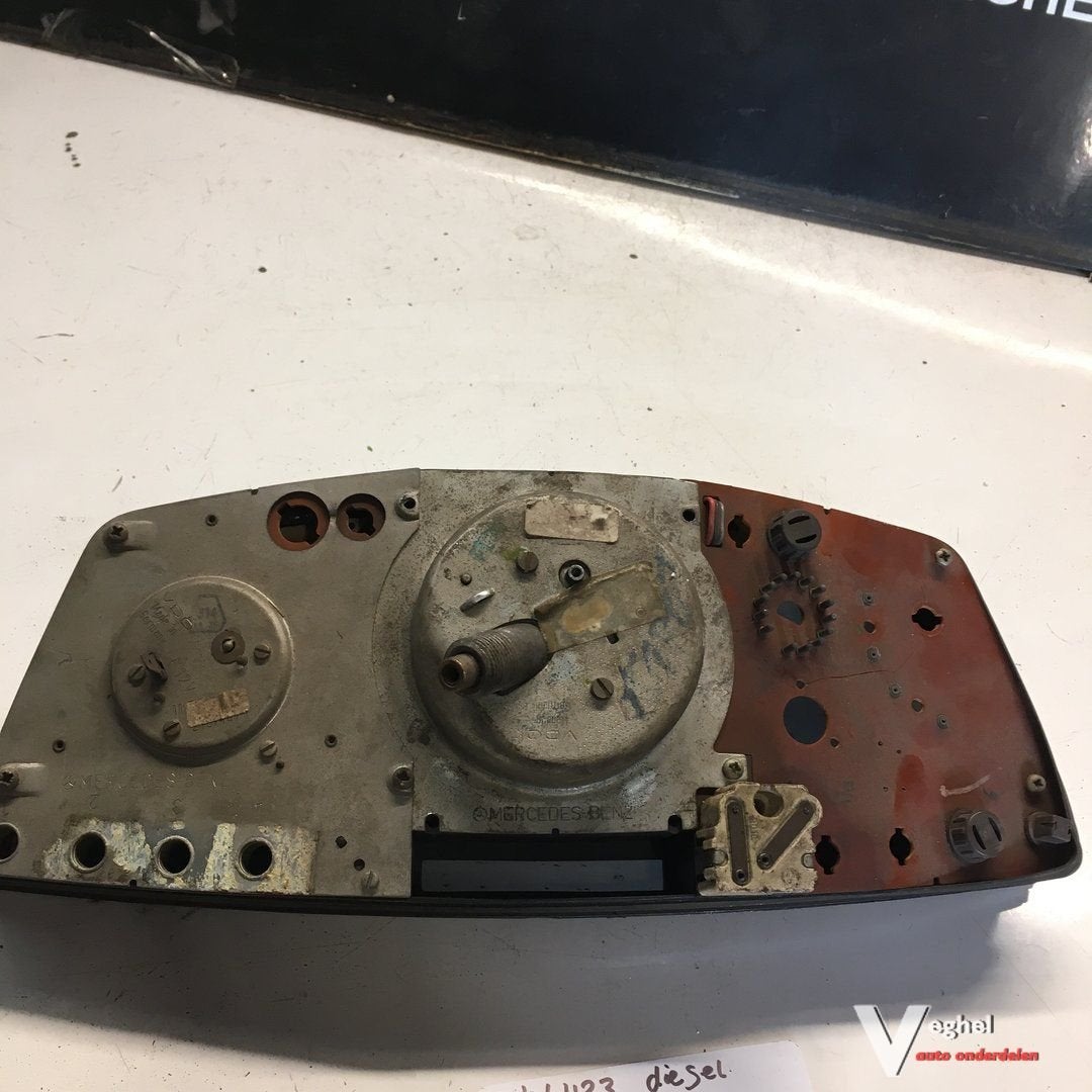 Mercedes W123    Km Tellerklok 123 542 5601 voor onderdelen, Gebruikt, -, -, Ophalen of Verzenden