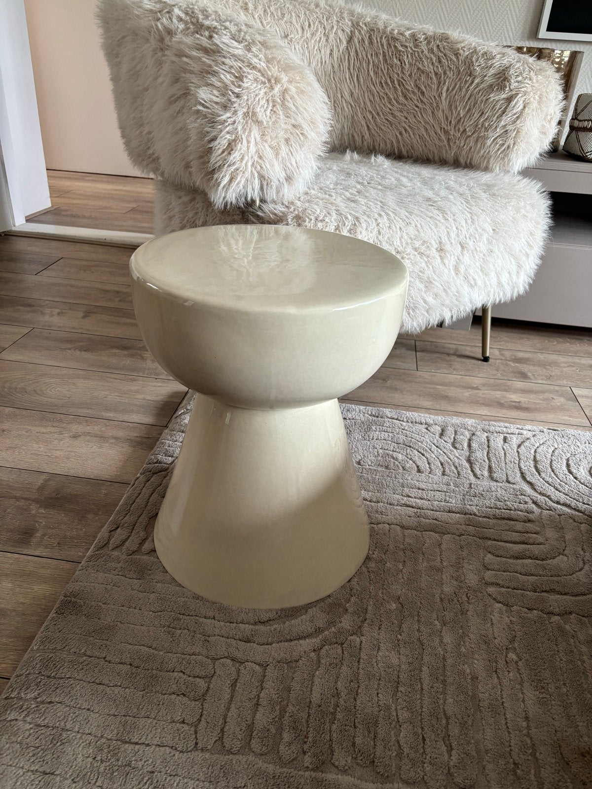 Crèmekleurig keramisch krukje/bijzettafel karwei, Overige materialen, Minder dan 55 cm, Rond, Zo goed als nieuw