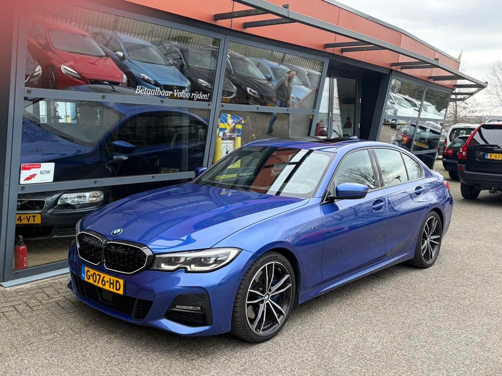 BMW 3-Serie 330i 258pk Aut 2019 Blauw BOMVOL!!, Auto's, BMW, Automaat, 1998 cc, Achterwielaandrijving, Zwart