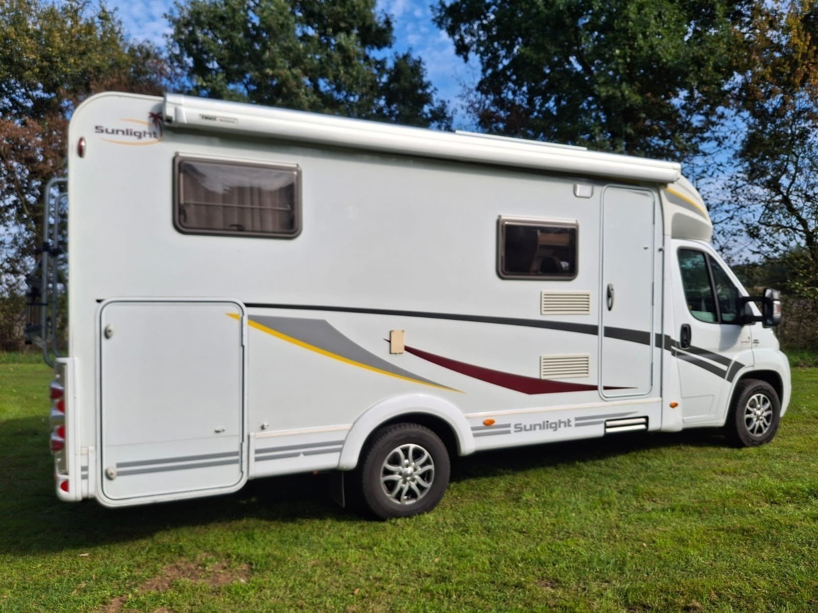 sunlight T66. 2 x Airco Lengte Bedden Garage zonnepaneel APK, Sunlight, Ringverwarming, Fiat, Bedrijf