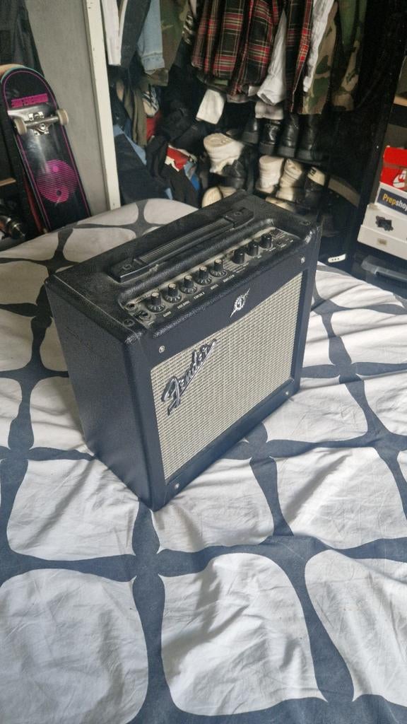 Titel: Fender Mustang I (V1) – 20W Modeling Amp, Ophalen of Verzenden, Gebruikt