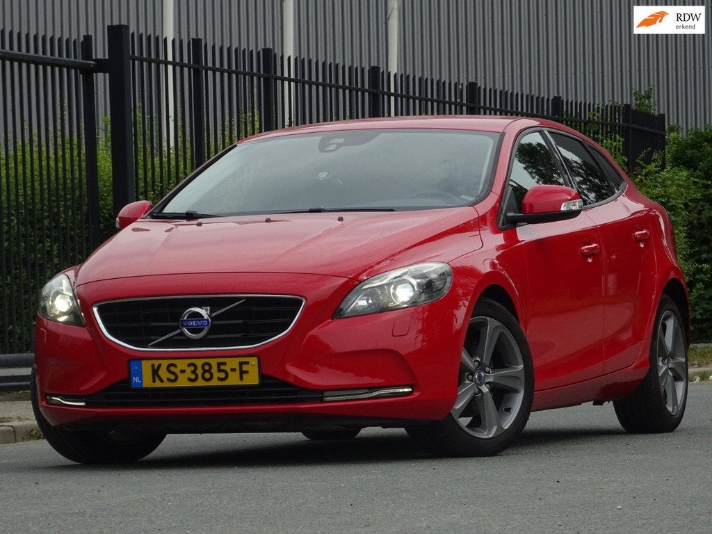 Volvo V40 1.6 T2 R-Design 124DKM/XENON/LED/PDC/APK 04-2027, Auto's, Voorwielaandrijving, 4 cilinders, Bedrijf, 19 km/l