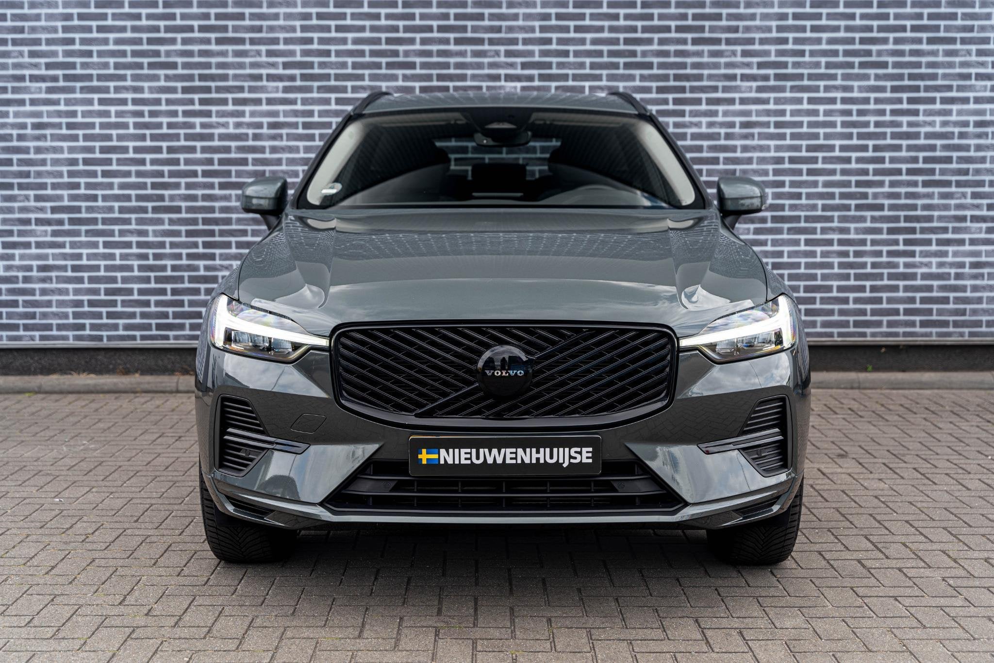 Volvo XC60 2.0 T6 Plug-in hybrid AWD Essential | PHEV Long R, Auto's, Volvo, Stof, Gebruikt, Euro 6, 4 cilinders