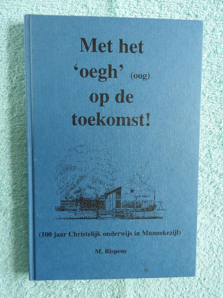 Met het oegh - 100 jaar Christelijk Onderwijs in Munnekezijl, Ophalen of Verzenden, Zo goed als nieuw