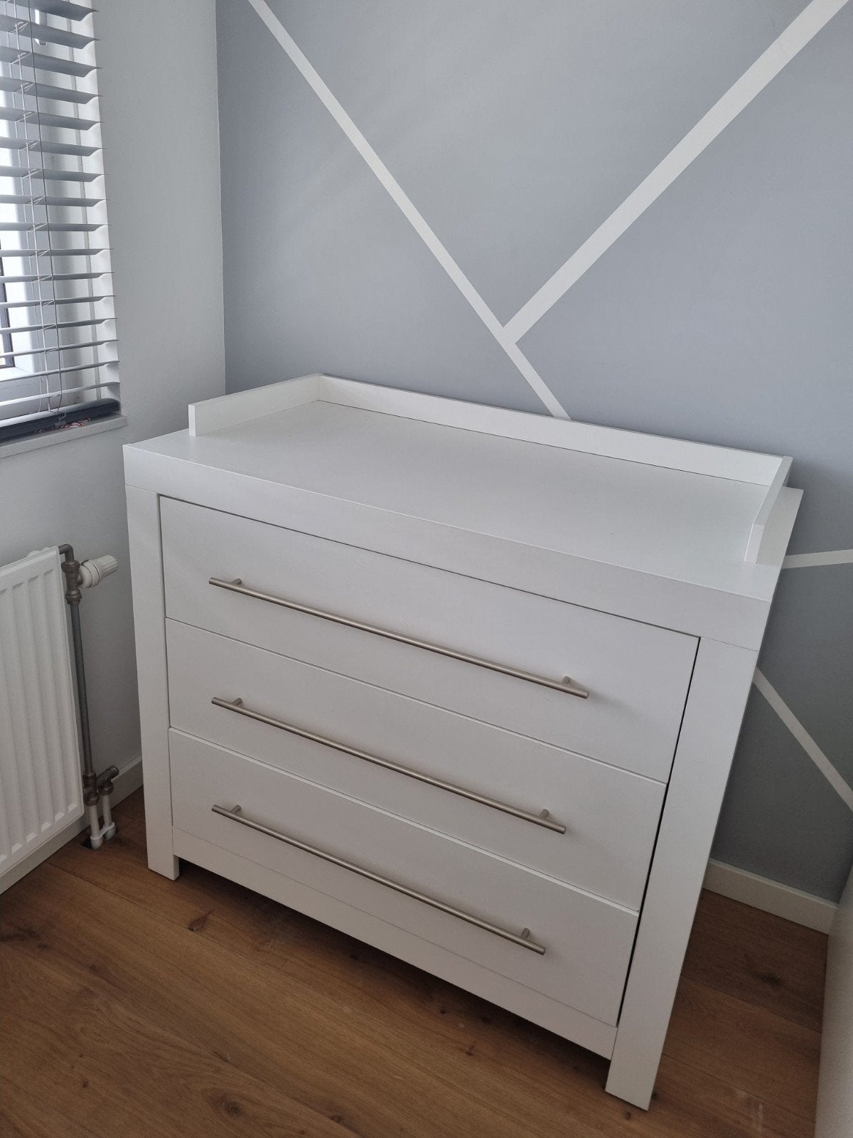 commode en ledikant babykamer, Kinderen en Baby's, Kinderkamer | Complete kinderkamers, Ophalen, Zo goed als nieuw, Jongetje of Meisje