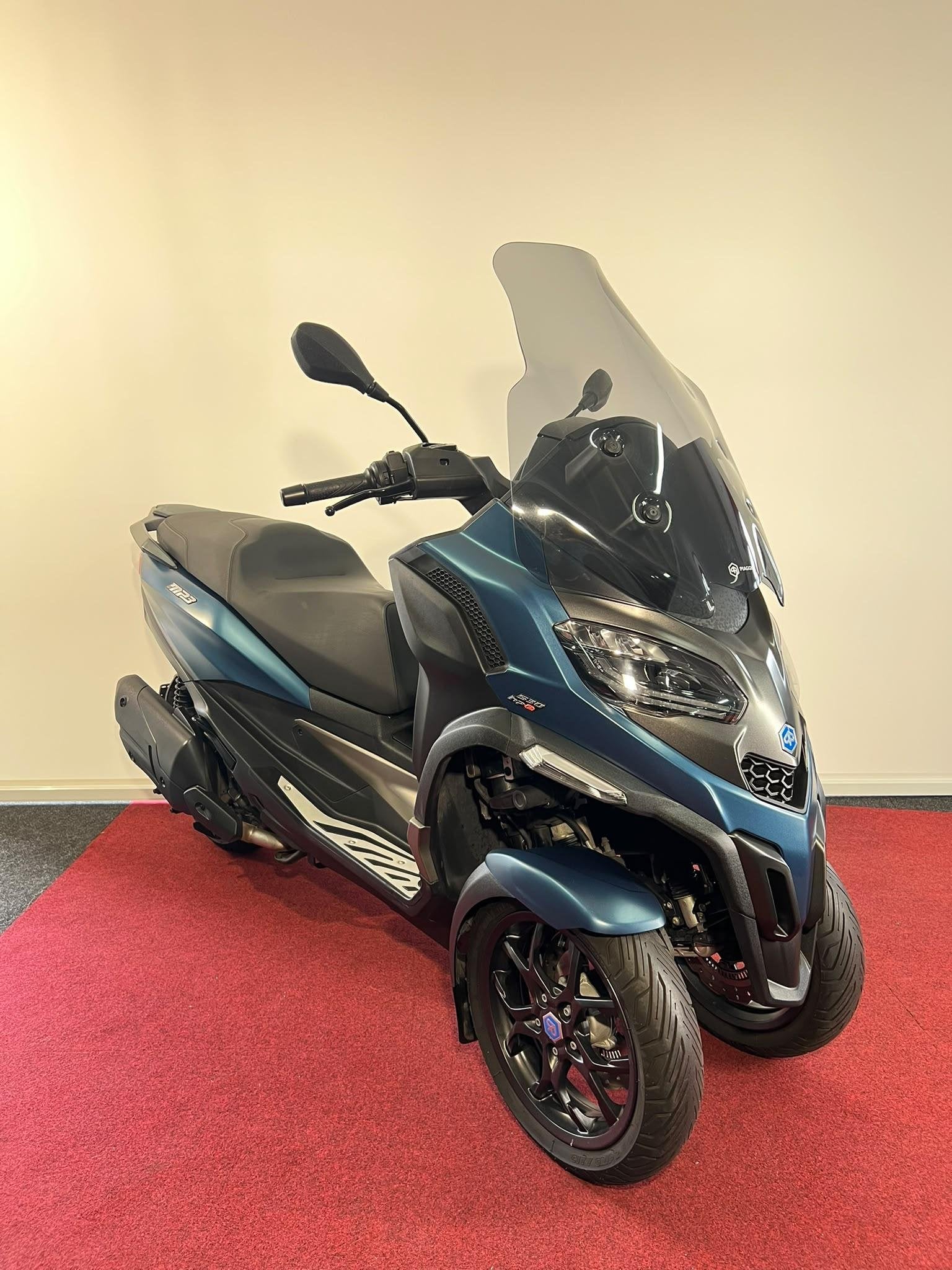 Piaggio 530 MP3 HPE Exclusive, Traction Control, Bedrijf, Piaggio Vespa B.V., Minervum 7272
4817 ZM  Breda, NL