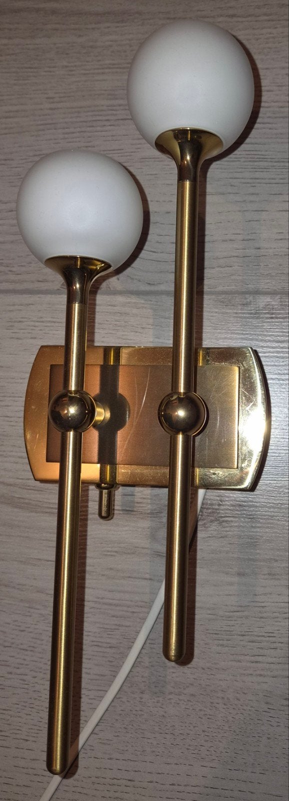 Mooie messing vintage design lamp !
met 2 glazen bollen, Ophalen of Verzenden, Zo goed als nieuw