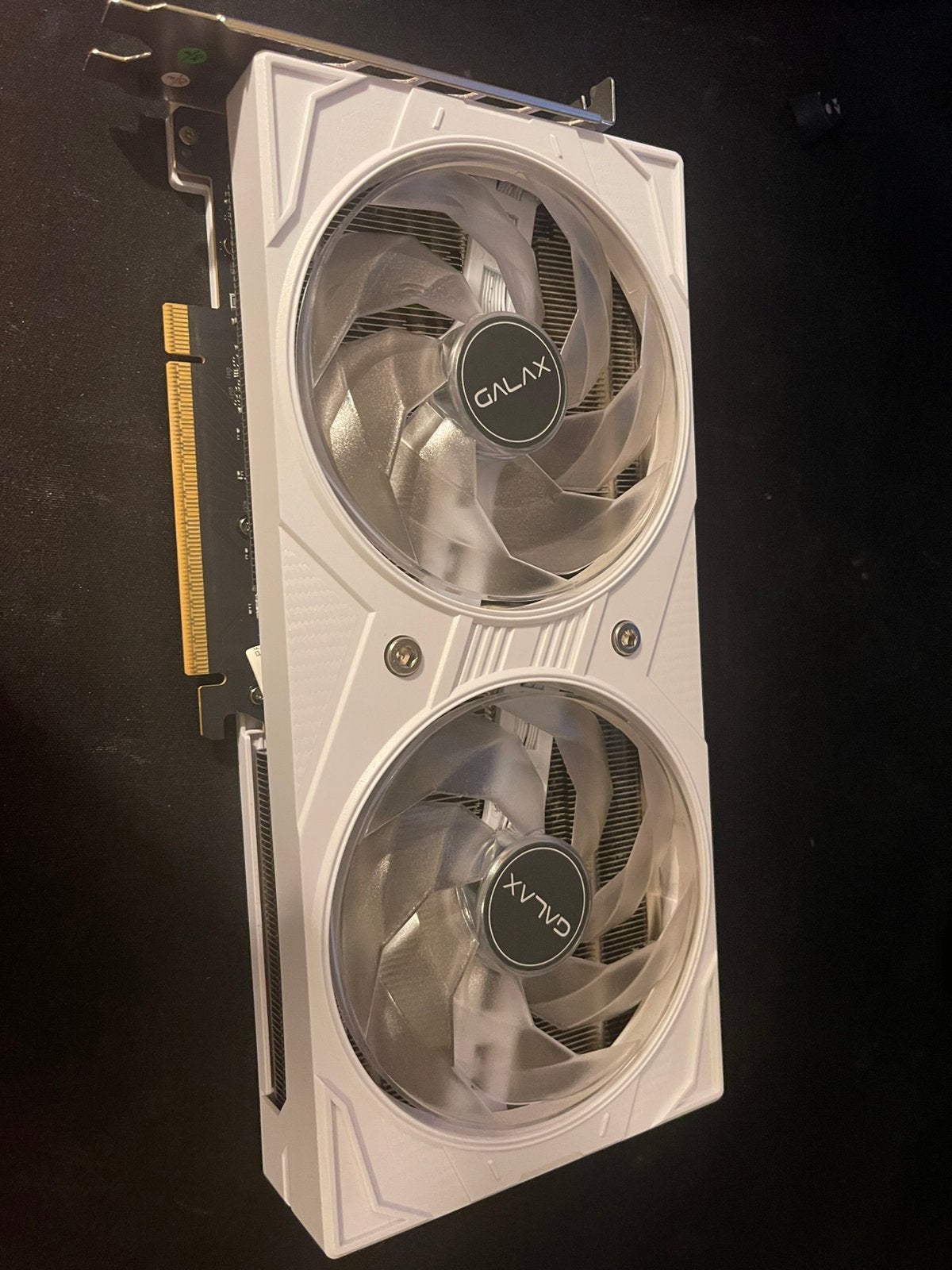 Geforce RTX-5060 8GB White RBG, Computers en Software, Videokaarten, Ophalen, Overige soorten, Zo goed als nieuw, HDMI