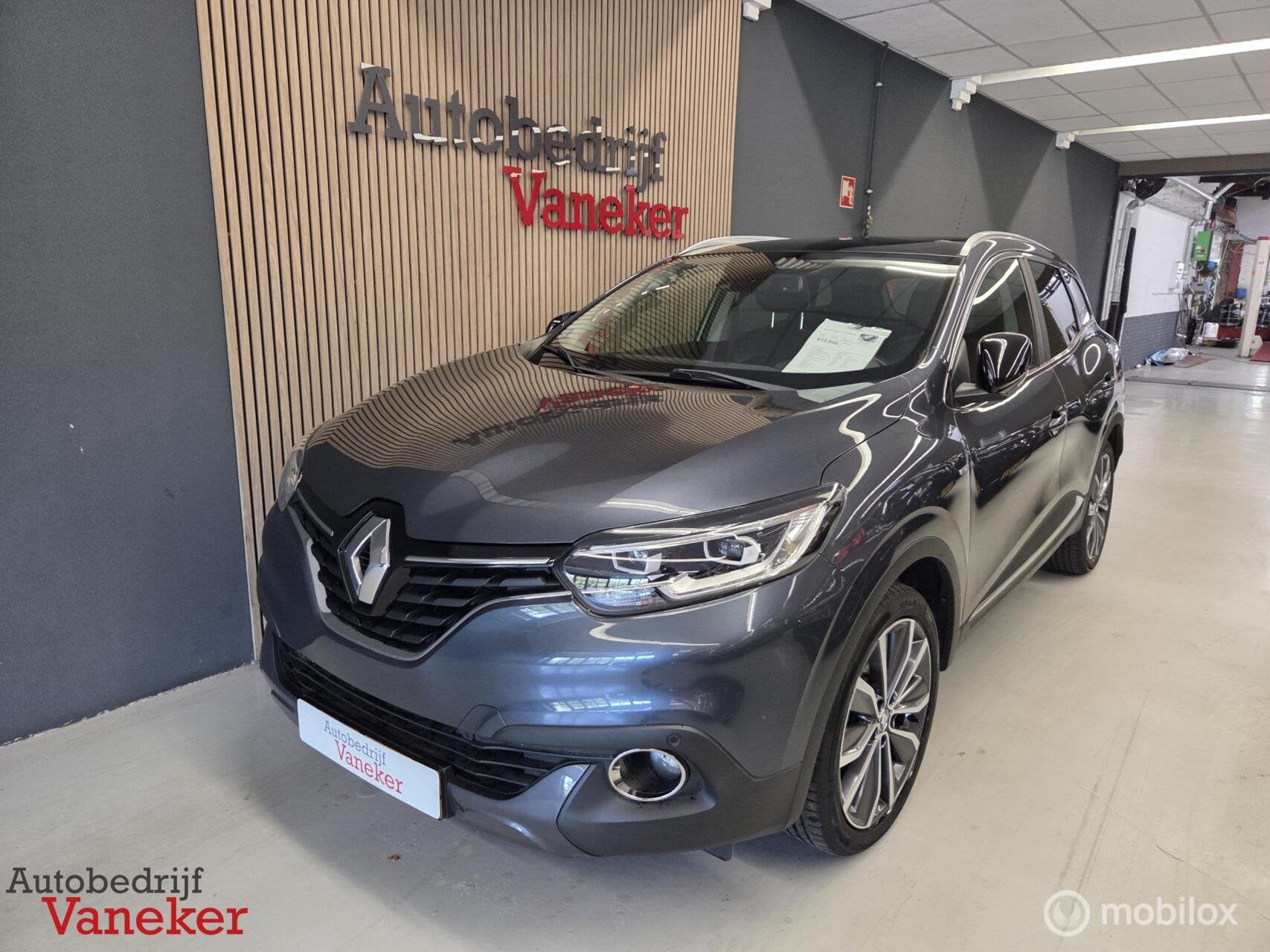 Renault Kadjar 1.2 TCe Bose | Panorama | CarPlay | Winterset, Voorwielaandrijving, Kadjar, Gebruikt, 4 cilinders
