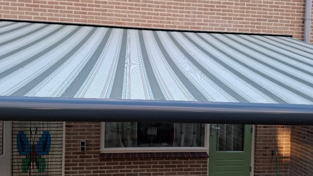 zonwering uitvalscherm, Ophalen, 450 cm of meer, Elektrisch, Zo goed als nieuw