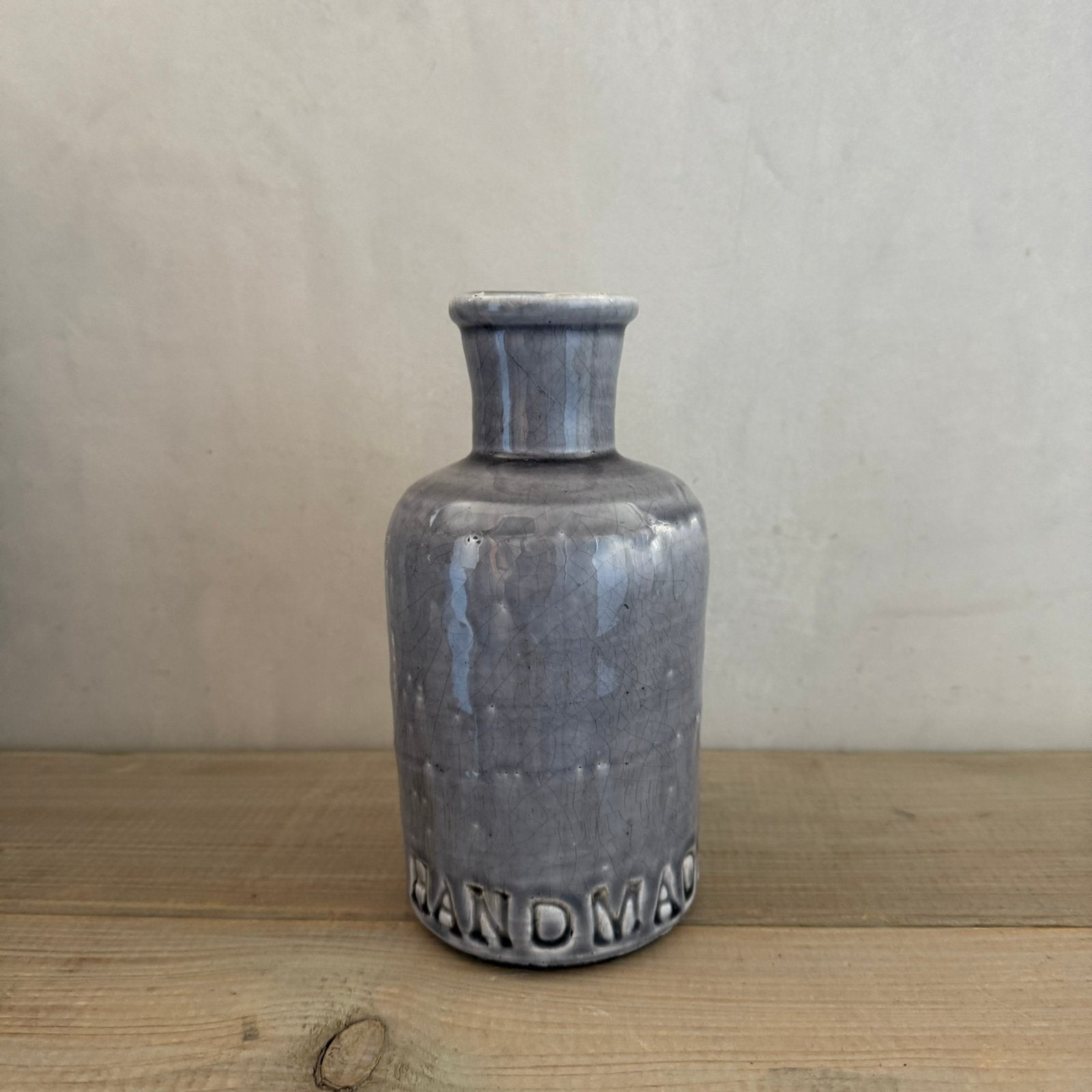 Grijze handmade fles karaf vaasje kruik vaas 20 cm hoog, Ophalen of Verzenden, Zo goed als nieuw