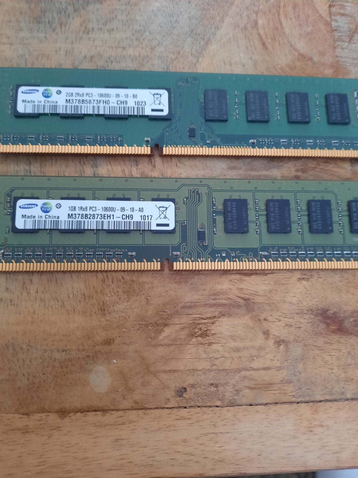 Samsung DDR3 RAM Geheugenmodules - 1GB en 2GB, Gebruikt, Server, DDR3, Ophalen of Verzenden