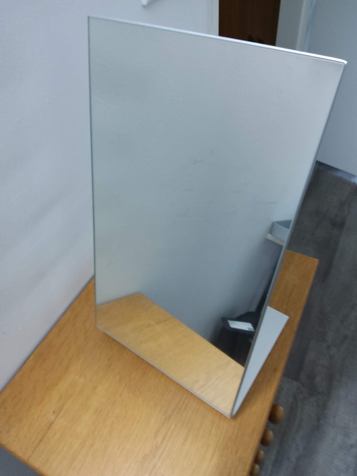 Spiegel met standaard - Modern design, Huis en Inrichting, Woonaccessoires | Spiegels, Ophalen, Minder dan 50 cm, Gebruikt, Minder dan 100 cm