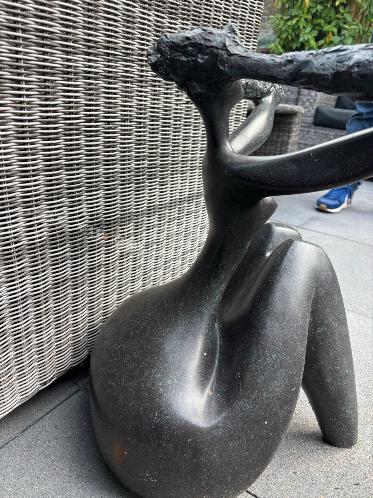 Abstract bronzen beeld van zittende vrouw, Zwart, Beeld, Abstract, 50 - 100 cm