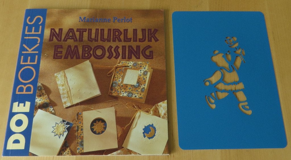 Marianne Perlot Embossing Boekje + 1 Mal, Ophalen, Gebruikt, Overige thema's, Pons of Mal