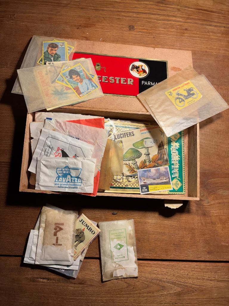 Verzameling partij suikerzakjes lucifers, Verzamelen, Ophalen of Verzenden