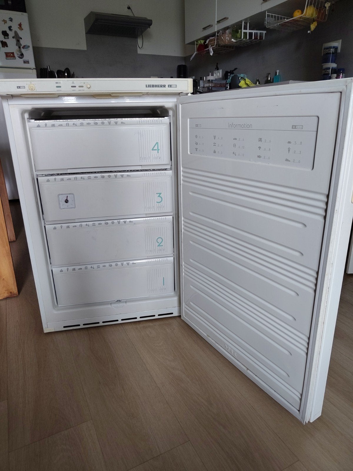 Liebherr vriezer 4 laden, Gebruikt, Minder dan 60 cm, Vrijstaand, Ophalen