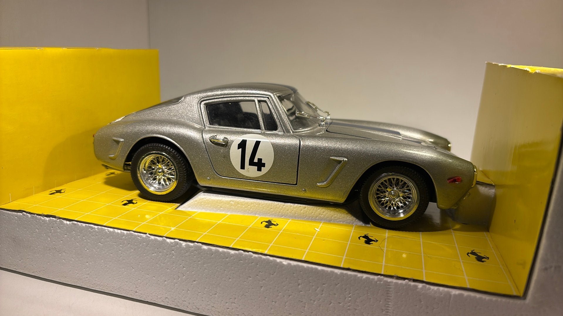 Ferrari 250 gt berlinetta 61 revell 1.18, Revell, Ophalen of Verzenden, A, A