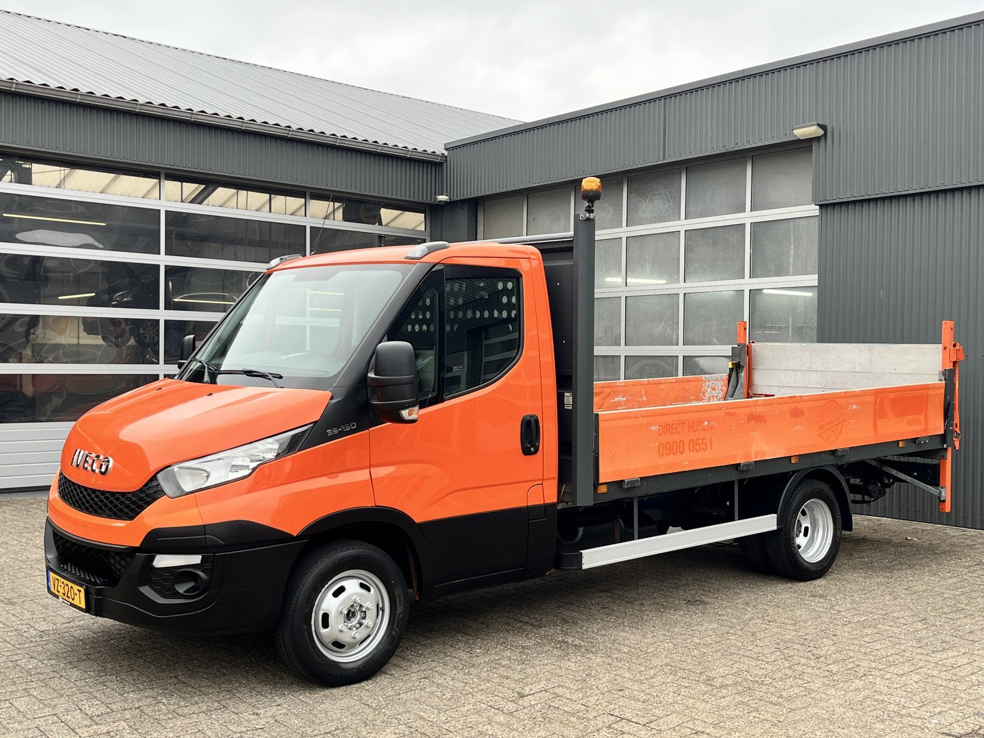 Iveco Daily 35C15 2.3 375 Trekhaak 3500kg Laadklep 500kg Nav, Auto's, Bestelauto's, Gebruikt, Zwart, Iveco, 2520 kg