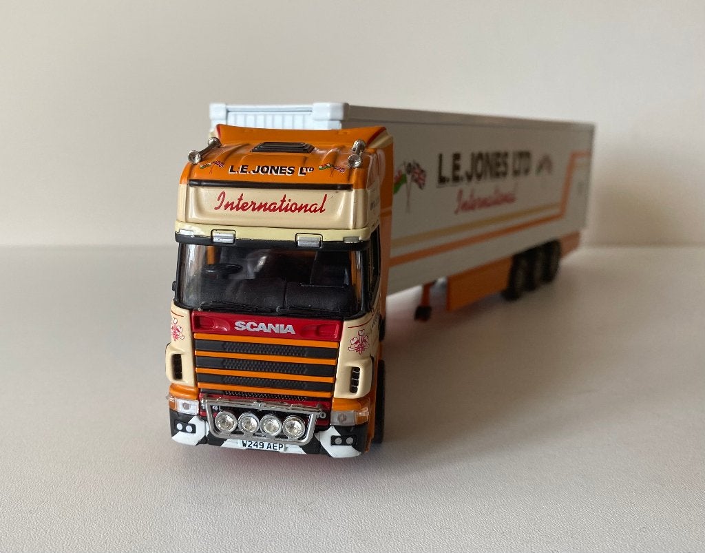 Corgi - Scania 124 L.E.  Jones Ltd. Ruthin - North Wales, Ophalen of Verzenden, Zo goed als nieuw, Bus of Vrachtwagen, Corgi