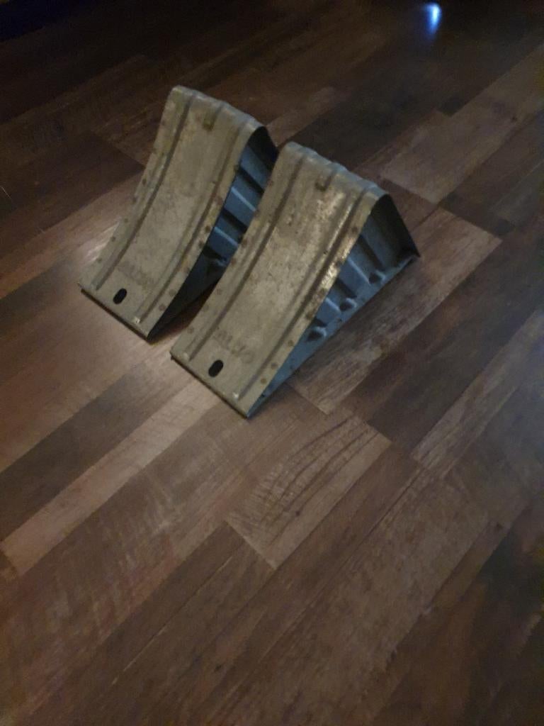 Set van 2 metalen wielkeggen voor caravan/aanhanger, Caravans en Kamperen, Ophalen of Verzenden, Gebruikt