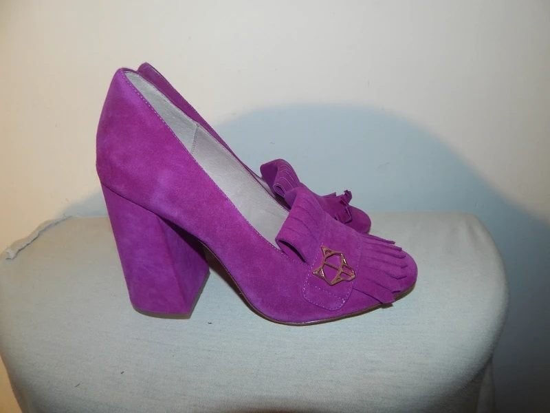 Naked Wolfe paarse pumps franje gouden merklogo 38