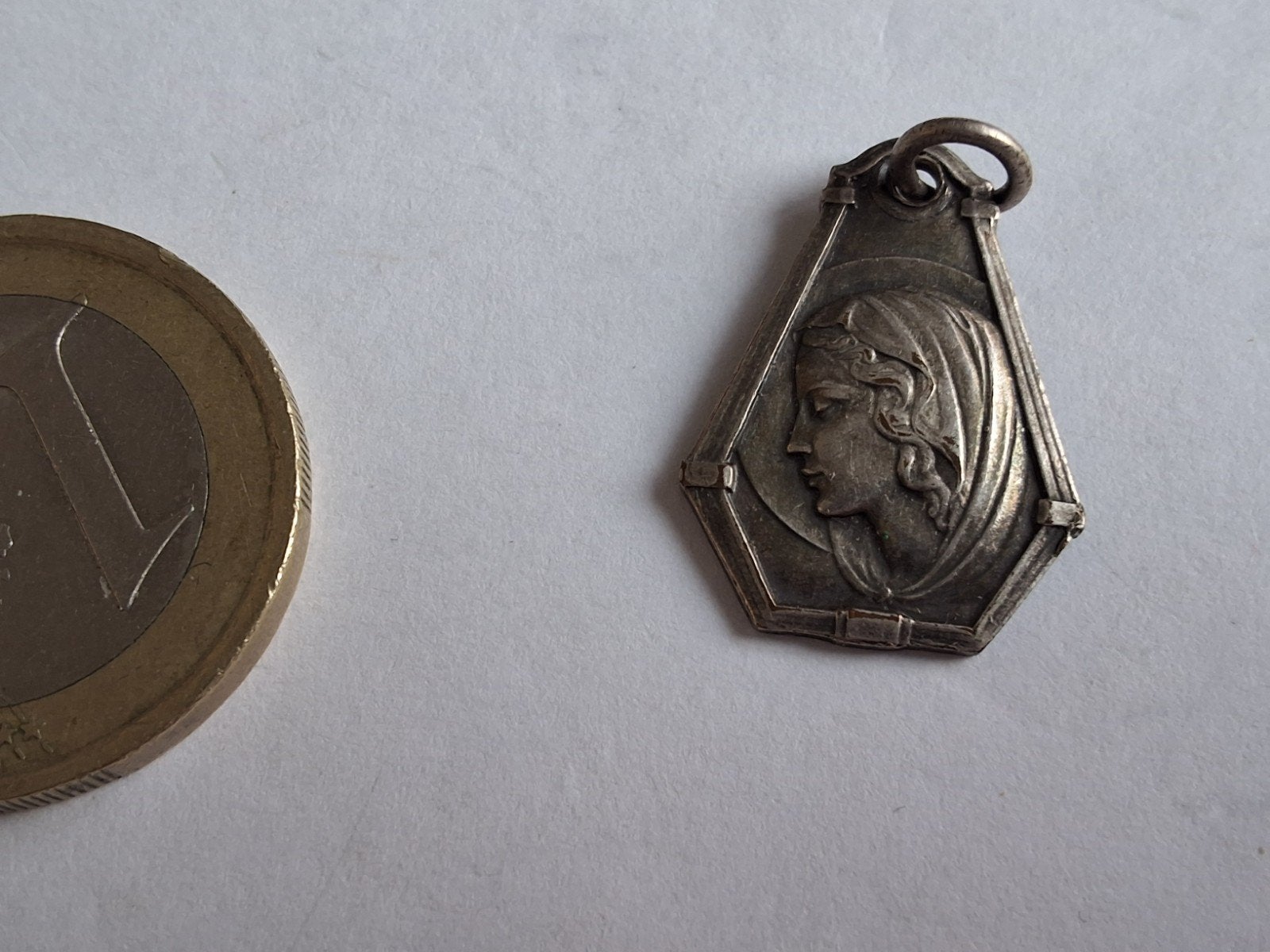 Antieke verzilverde medaille Heilige Maria Lourdes, Ophalen of Verzenden