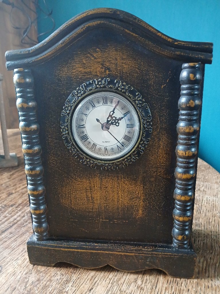 Vintage stijl staand klokje, Gebruikt, Stil uurwerk, Bruin, Analoog