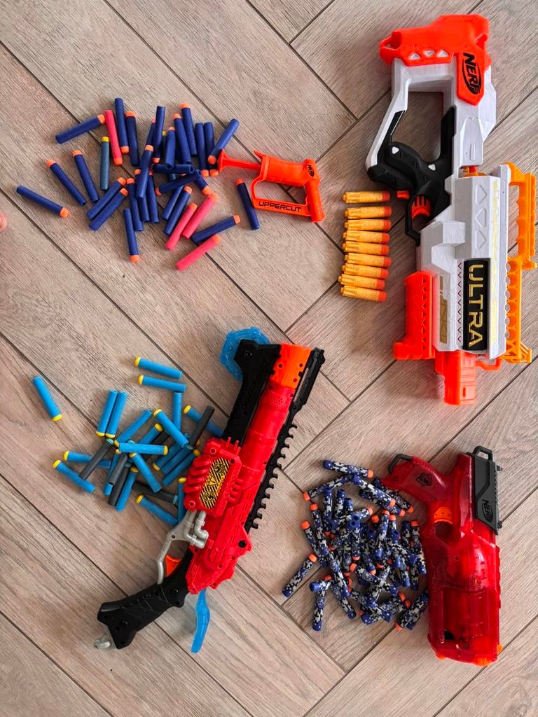 4 Nerf blasters: Ultra + T-Rex + Elite + Uppercut met darts, Kinderen en Baby's, Speelgoed | Buiten | Actiespeelgoed, Ophalen of Verzenden