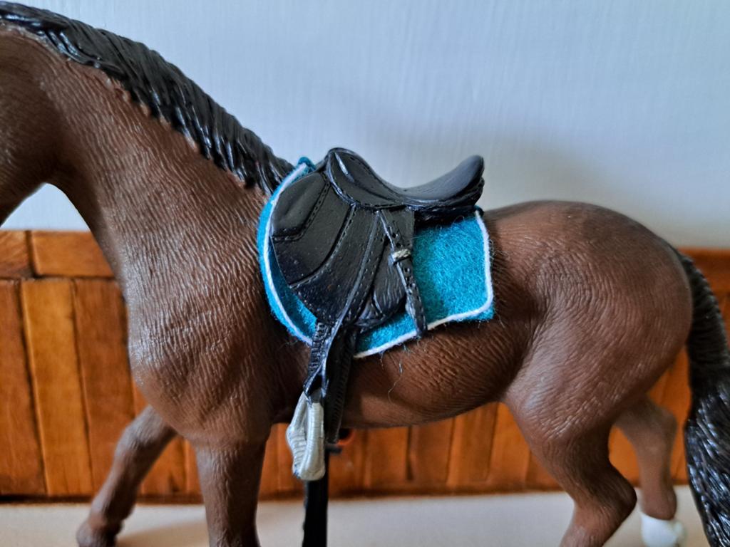 Schleich zadel dekje turquoise, Verzamelen, Dierenverzamelingen, Zo goed als nieuw, Beeldje of Figuurtje, Paard, Ophalen of Verzenden