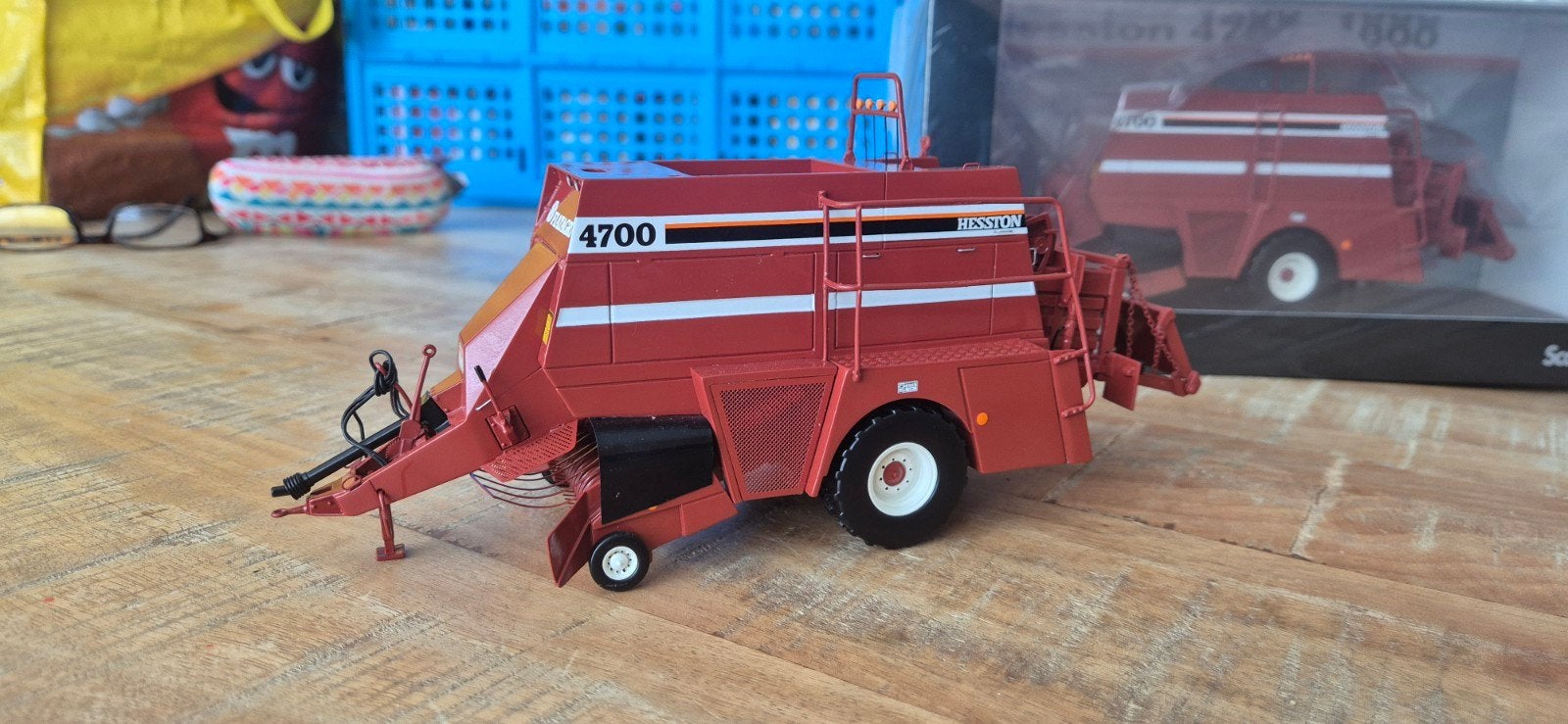 Hesston fiat fiatagri 4700 VKA models past bij ertl schuco w, Hobby en Vrije tijd, Modelauto's | 1:32, Ophalen of Verzenden, Nieuw