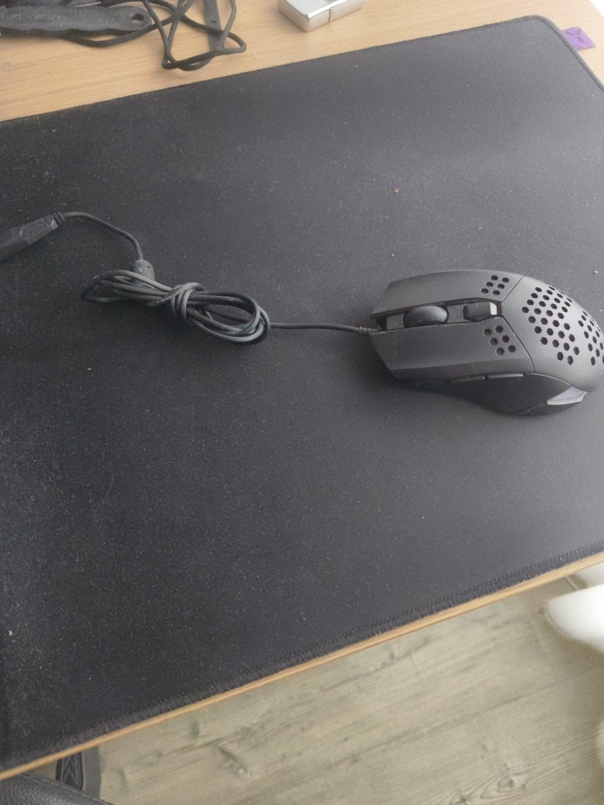 Goede gaming muis - Alles werkt naar behoren, Computers en Software, Muizen, Muis, Gaming muis, Ophalen of Verzenden, Zo goed als nieuw