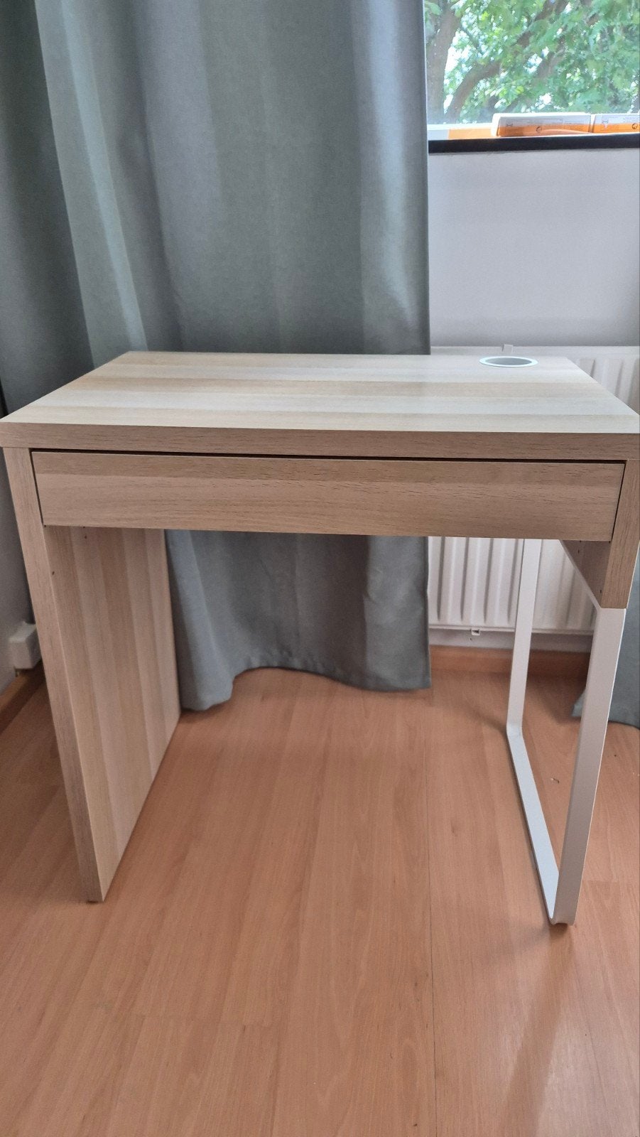 IKEA Micke Bureau - 4 maanden oud, Ophalen, Zo goed als nieuw