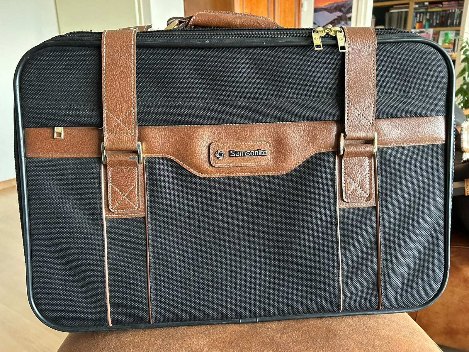Samsonite reiskoffer met draagriem, Ophalen, Zo goed als nieuw, Hard kunststof